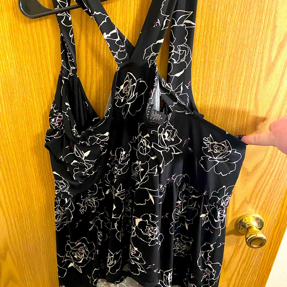 Plus size woman's torrid tank top 5x black with roses